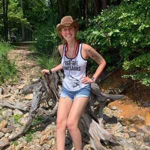 Meet your Posher, Nia